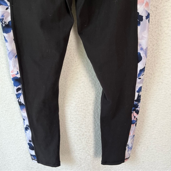 Gaiam The OM Fit Cropped Leggings women’s S in tap shoe black meadow print new - Picture 11 of 16